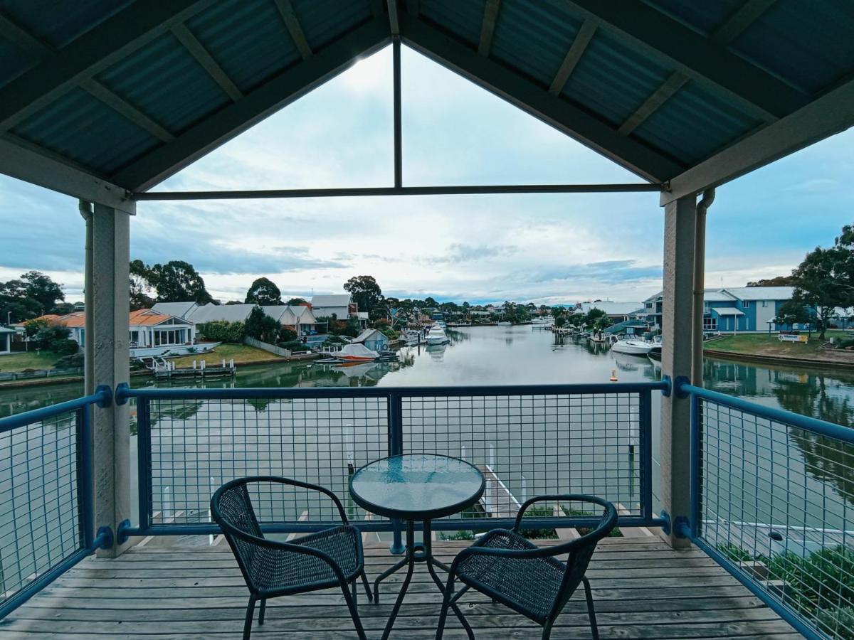 The View - Captains Cove Waterfront Resort Paynesville Esterno foto