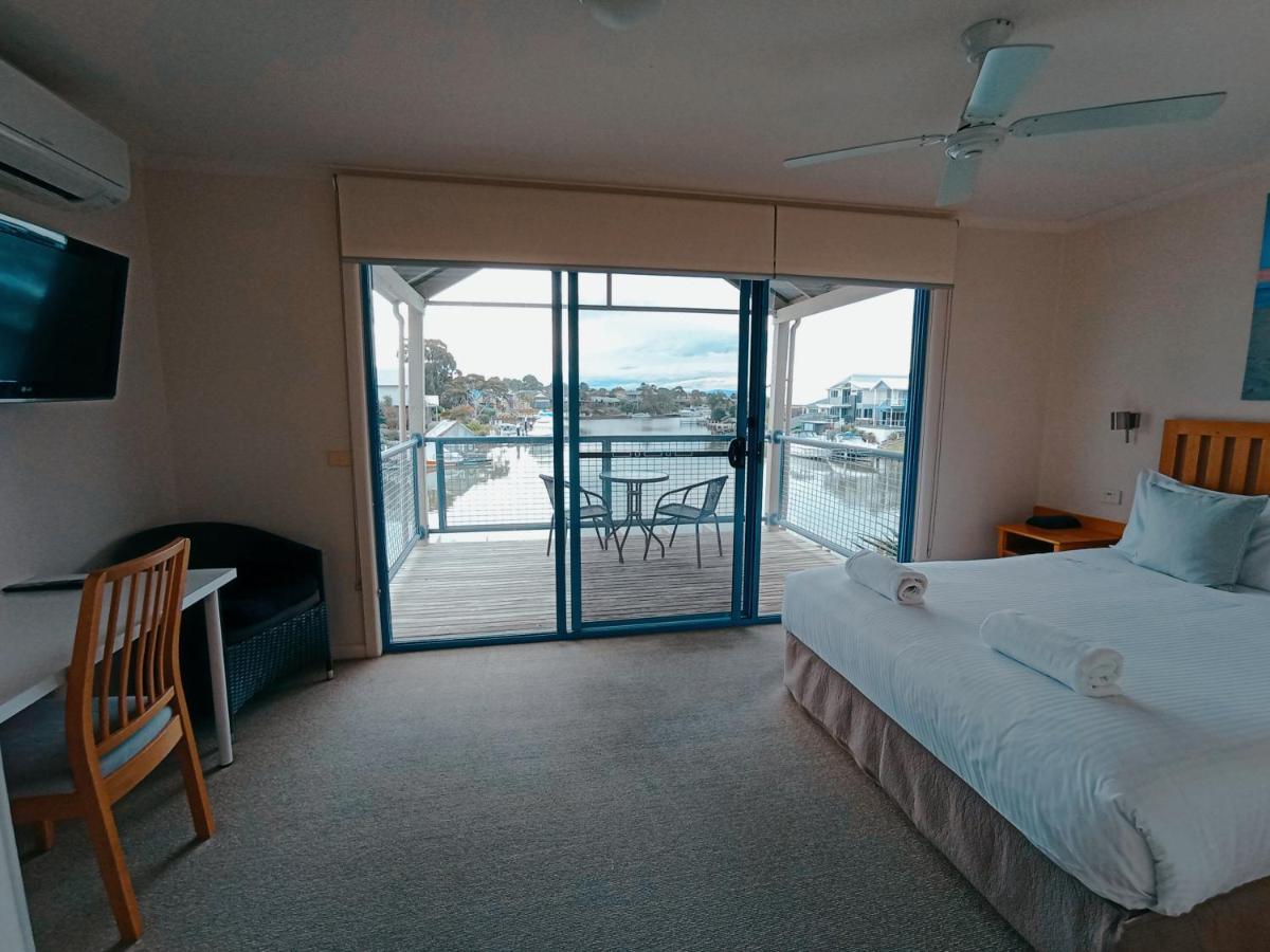 The View - Captains Cove Waterfront Resort Paynesville Esterno foto