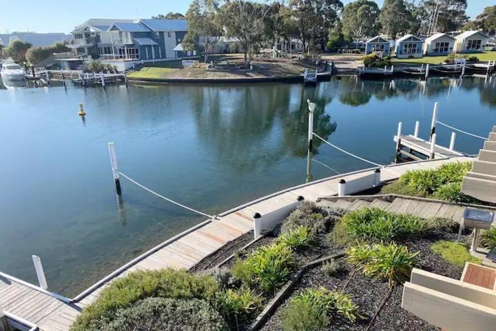 The View - Captains Cove Waterfront Resort Paynesville Esterno foto