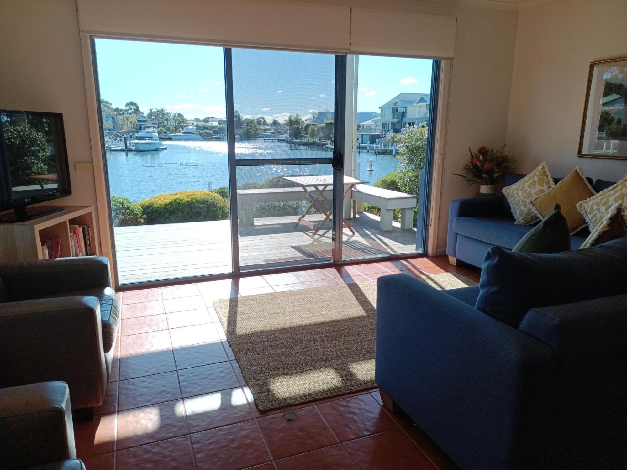 The View - Captains Cove Waterfront Resort Paynesville Esterno foto