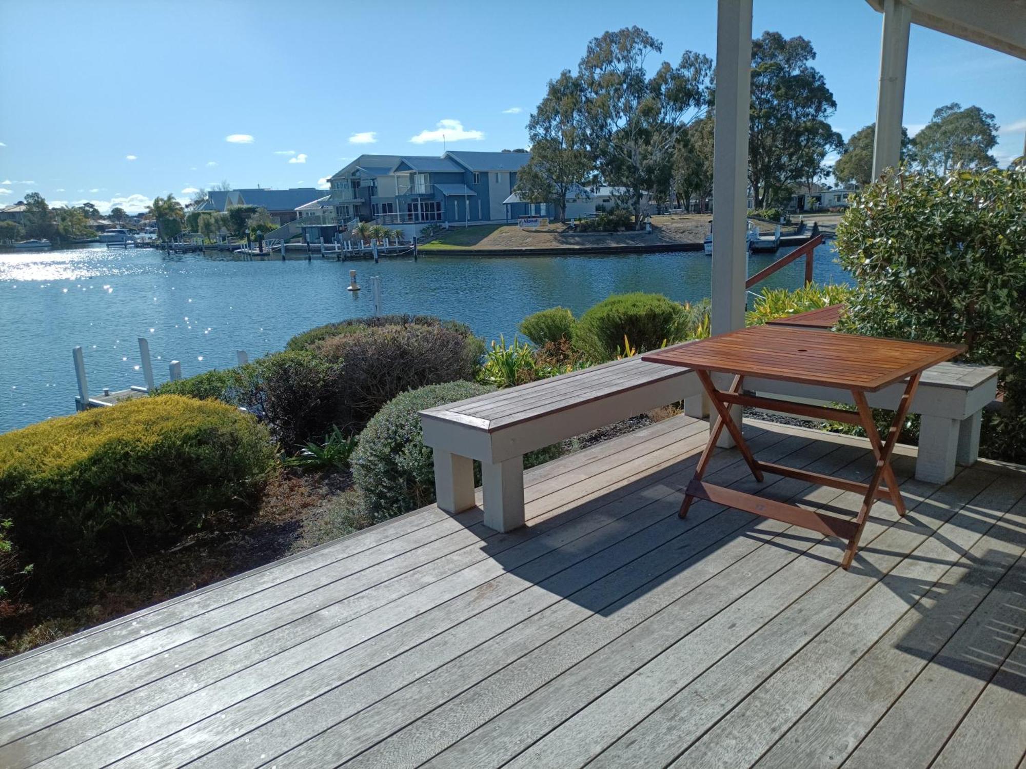 The View - Captains Cove Waterfront Resort Paynesville Esterno foto